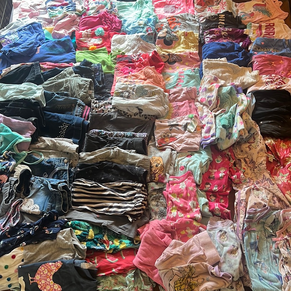 Lot of over 100 items size 4t girls
